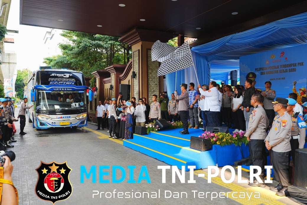 Kapolri Siang Ini Lepas 1.575 Buruh Terdampak PHK dan Angkatan Kerja Baru