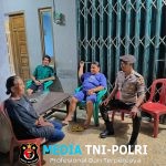 Tercipta Keharmonisan, Polisi dan Warga Berbagi Cerita di Tengah Malam