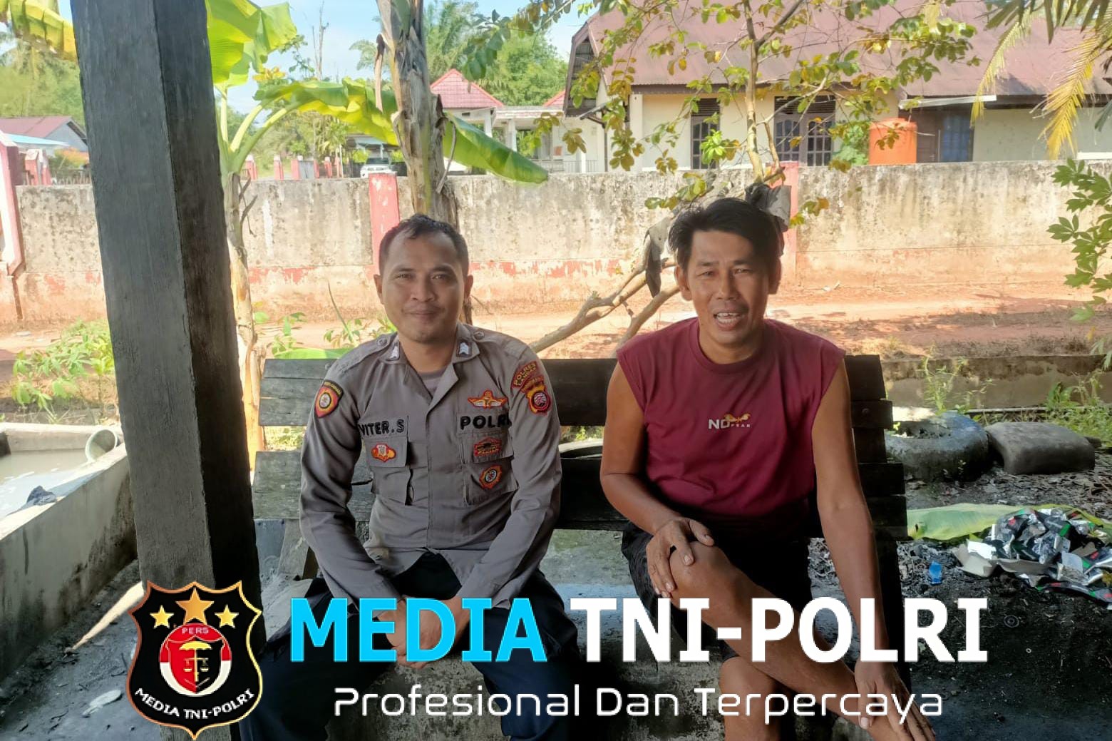 Personil Polsek Menjalin Laksanakan Patroli Dialogis Berikan Pesan Pesan Kamtibmas