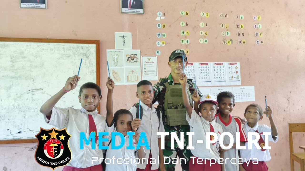 Satgas Yonif 131/Brajasakti Hadirkan Keceriaan Bagi Anak-Anak di Perbatasan Papua