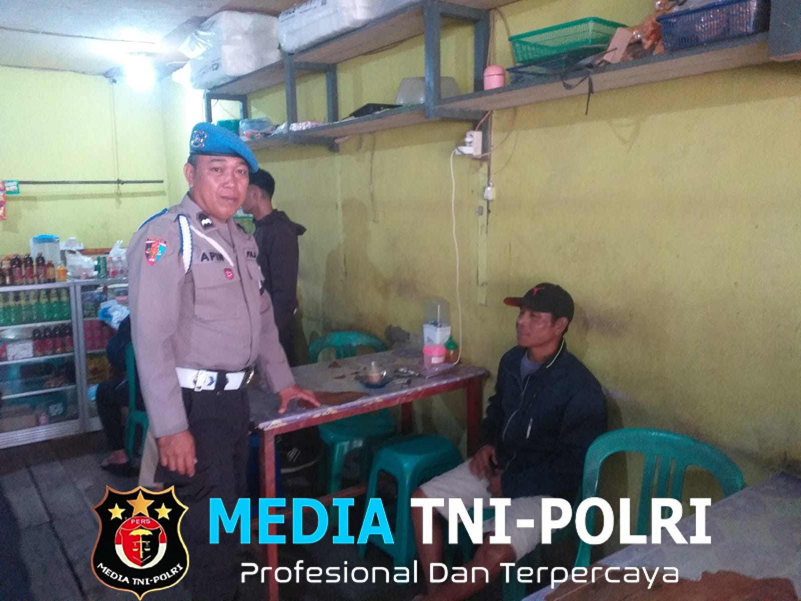 Patroli Pasar, Polsek Menjalin himbau Pedagang dan Pengunjung untuk Tetap jaga Kamtibmas