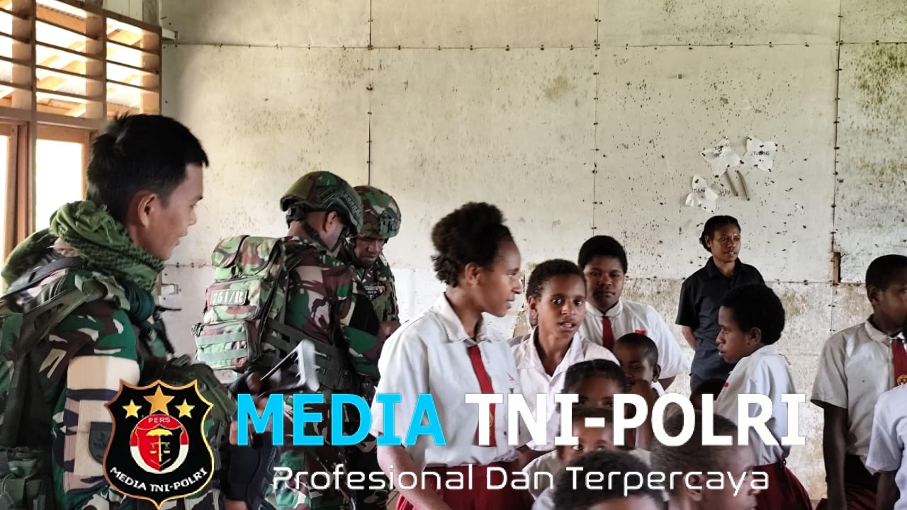 Personel Pos Tarup Hadirkan Semangat Belajar di SD Inpres Tarup