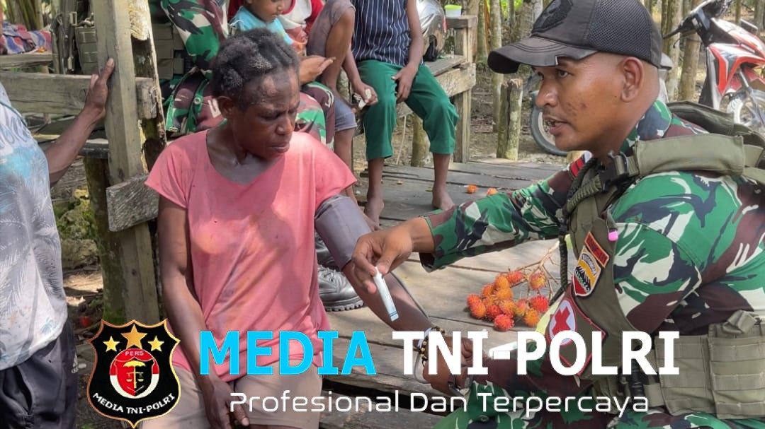 Pelayanan Kesehatan Gratis, Satgas Yonif 131/Brajasakti Selalu Bantu Kesulitan Masyarakat Perbatasan Papua