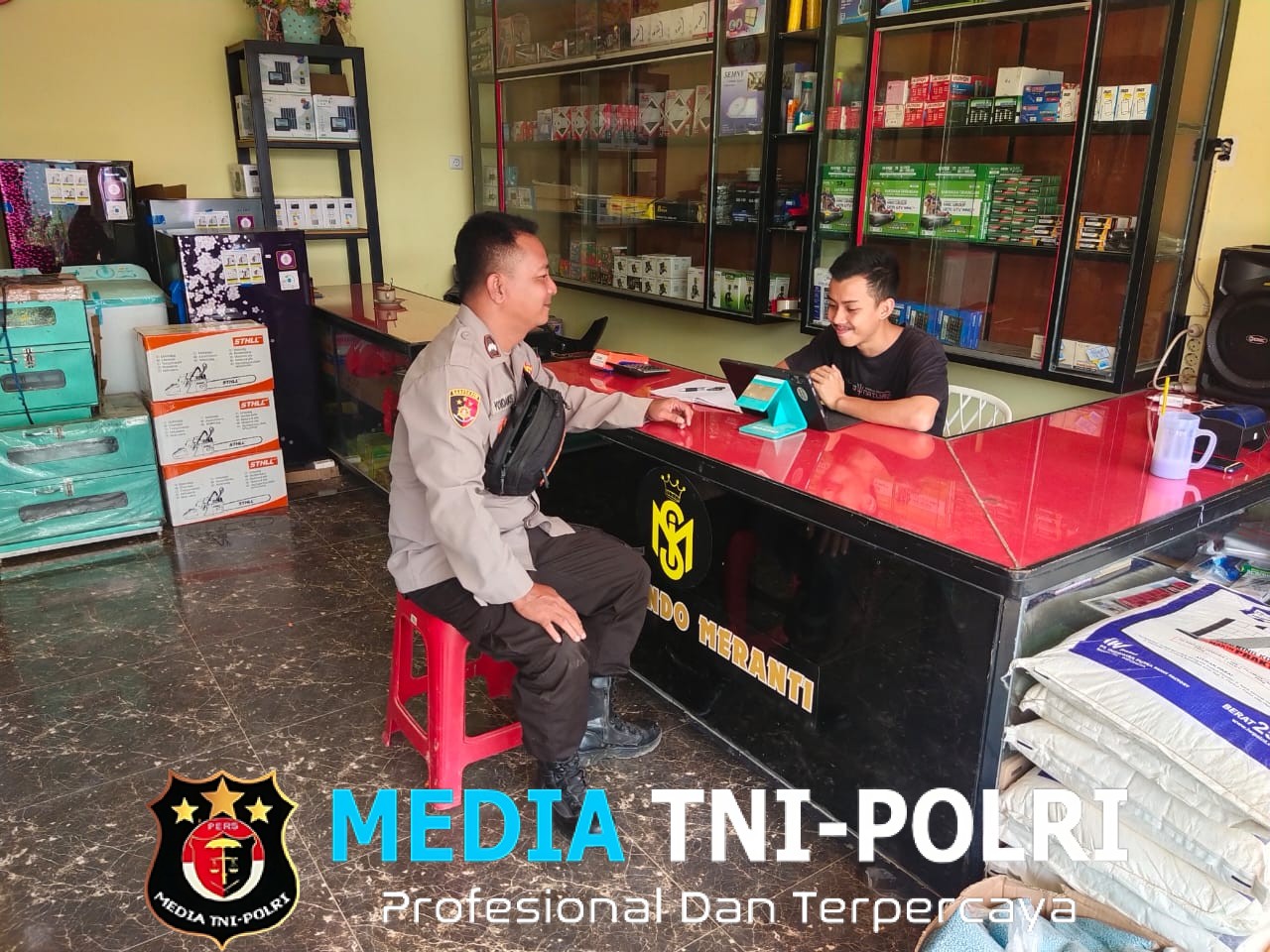 Patroli Siang Unit Samapta Polsek Meranti Sambangi Warga Sampaikan Pesan Cegah Karhutla