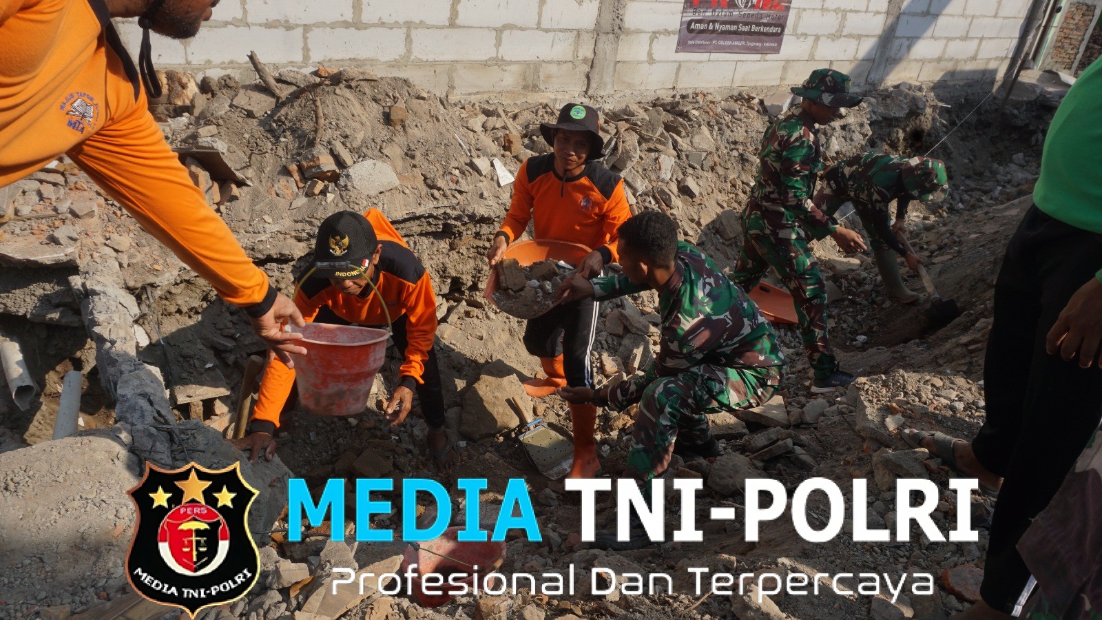 Kompak Dan Solid..!! TNI-POLRI Dan Warga Gotong Royong Selesaikan Perbaikan Saluran Air di Lokasi TMMD Reguler Ke-125 Kodim 0735/Surakarta