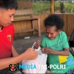 Satgas Pamtas RI-PNG Kewilayahan Yonif 763/SBA Pos Aisyo Laksanakan Baksos di Kampung Aisyo