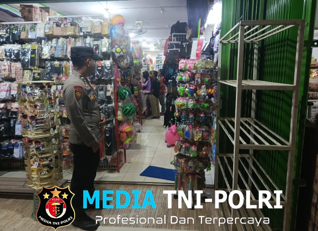 Polisi Sambangi Warga di Malam Hari, Wujudkan Rasa Aman dan Nyaman di Kecamatan Air Besar