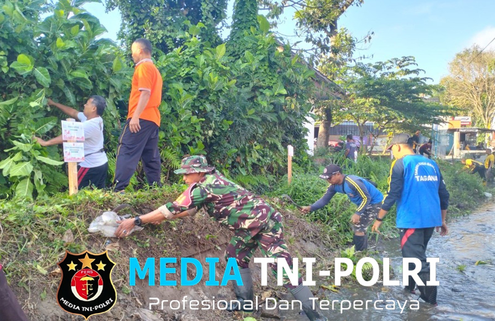 Kerja Bakti Massal HUT RI Ke-80, Kota Blitar Bersihkan Sungai Daung
