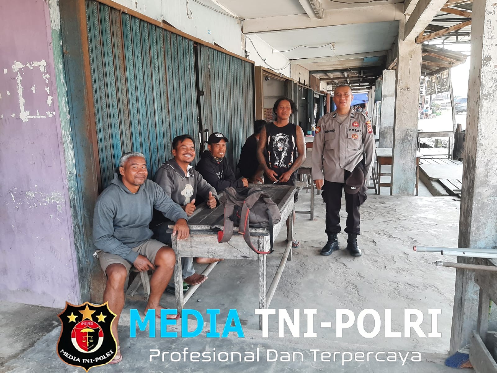 Ngobrol Santai Bareng Warga, Petugas Sisipkan Pesan Kamtibmas