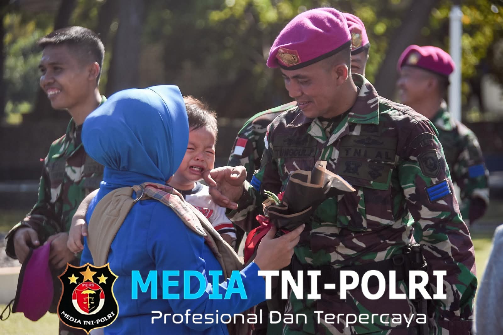 Penuh Haru Keluarga Prajurit Brigif 2 Marinir Menyambut Kedatangan Satgasmar Pam Puter XXVIII