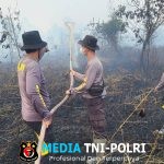 Api Lahan Gambut Dekat Jembatan Tayan Meluas, Ratusan Personel Gabungan Dikerahkan Padamkan Kebakaran