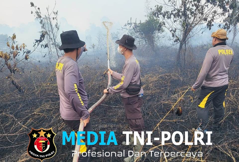 Api Lahan Gambut Dekat Jembatan Tayan Meluas, Ratusan Personel Gabungan Dikerahkan Padamkan Kebakaran