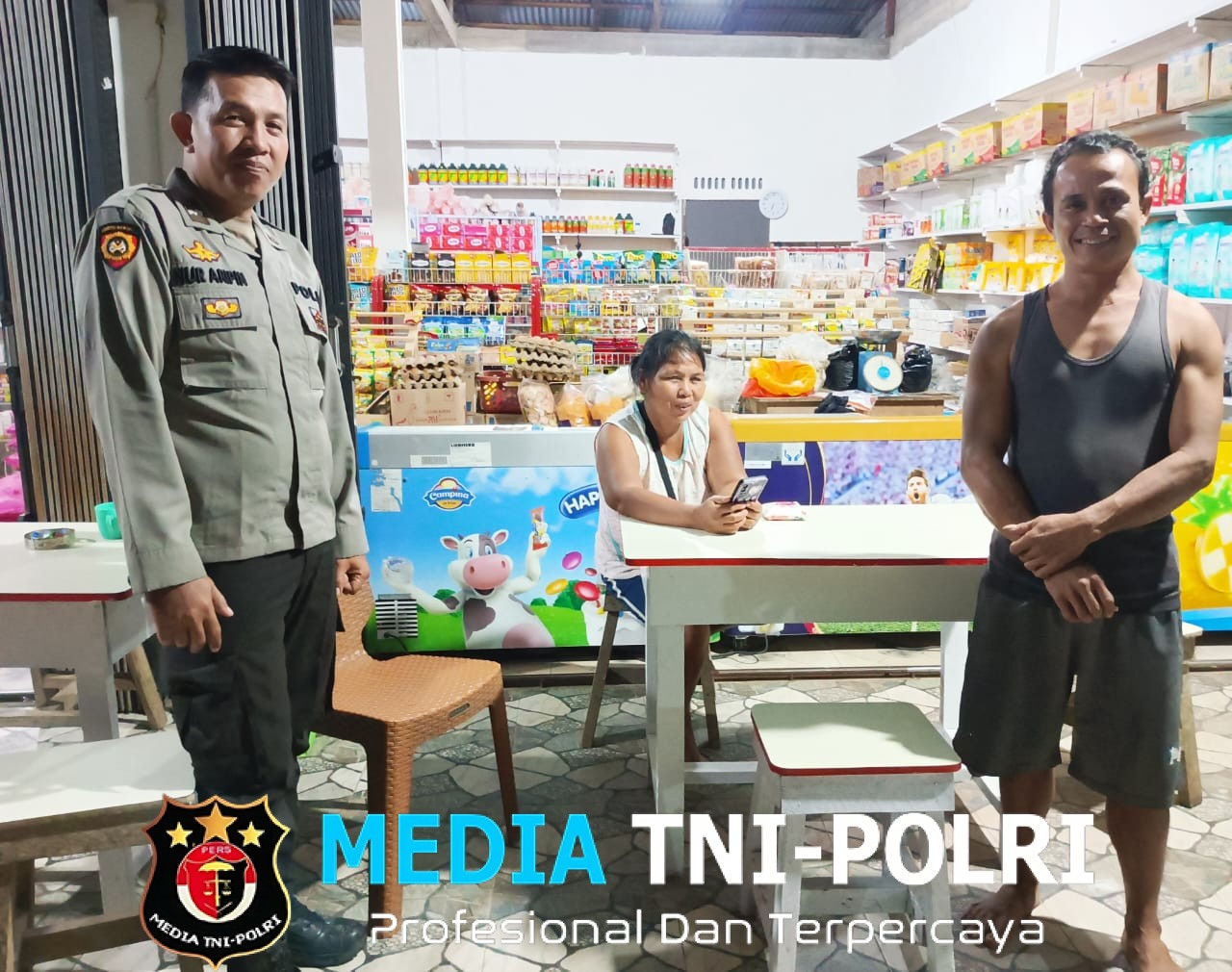 Patroli Malam Humanis, Polisi Sapa Warga di Warung Sambil Serap Aspirasi