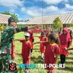 Satgas Yonif 131/Brajasakti Latih Disiplin dan Kekompakan Siswa SD Negeri Pitewi