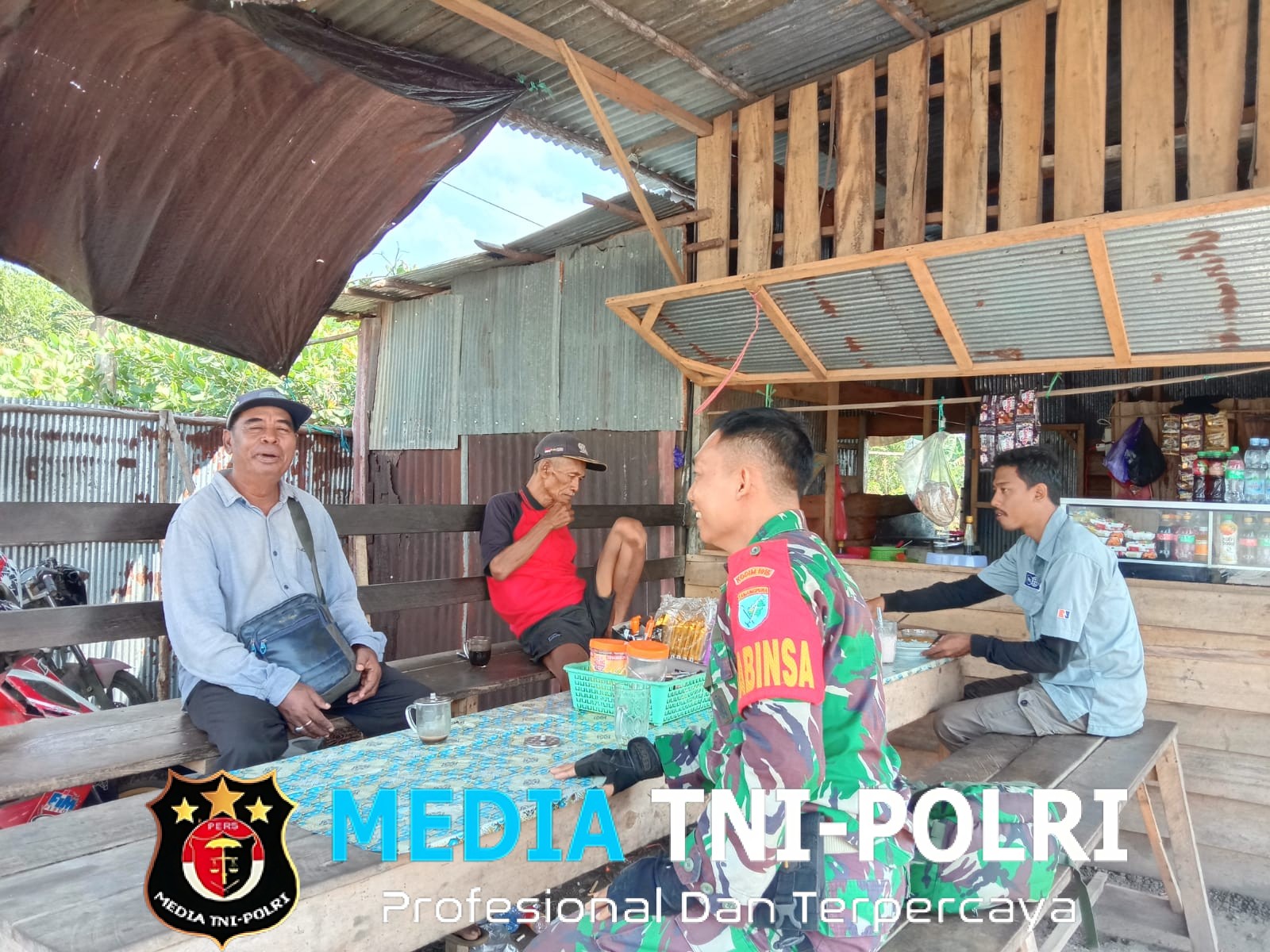 Babinsa Koramil 1015-03/MB Ketapang Ciptakan Keakraban dengan Warga Binaan Melalui Komsos