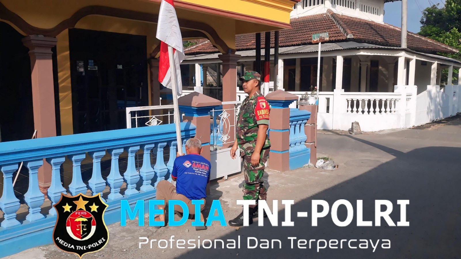 Babinsa Beserta Perangkat Desa Tlogo, Ajak Warga Kibarkan Merah Putih Sambut HUT RI ke-80, Wujudkan Semangat Nasionalisme