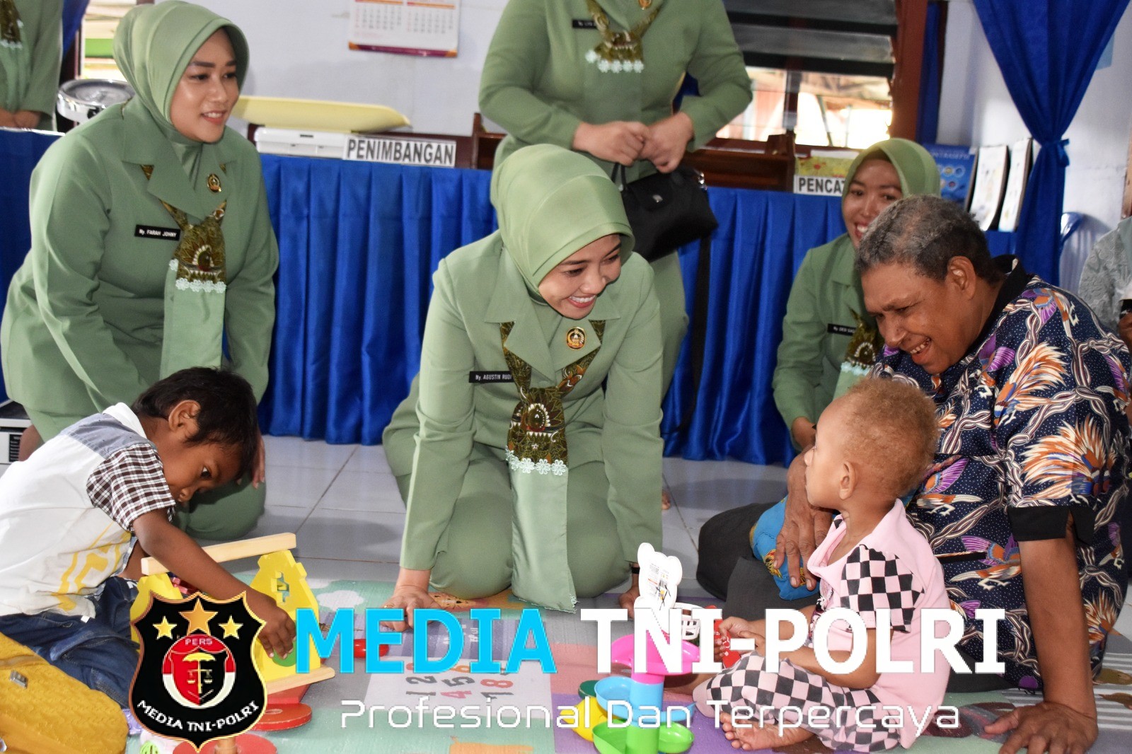 Peduli Kesehatan Anak Ny.Agustin Rudi Puruwito Tinjau Posyandu dan Panen Telur di Kodim Merauke