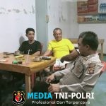 Temui Warganya Sedang Duduk Santai, Polisi Berikan Himbauan Kamtibmas