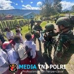 TNI Sambangi Kampung Wanbakon, Siapkan Semarak HUT RI ke-80 Bersama Warga