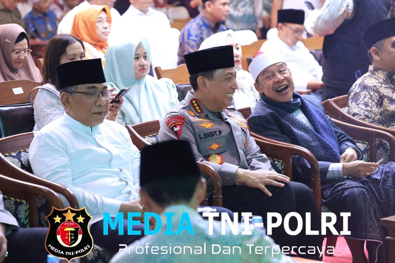 Kapolri Hadiri Haul Pondok Bubtet Pesantren di Cirebon, Ulama dan Polri Saling Melengkapi