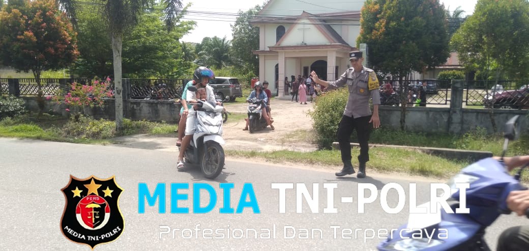Pengamanan Di Gereja Oleh Polsek Ngabang Selalu Menjadi Prioritas Untuk Ciptakan Situasi Kondusif