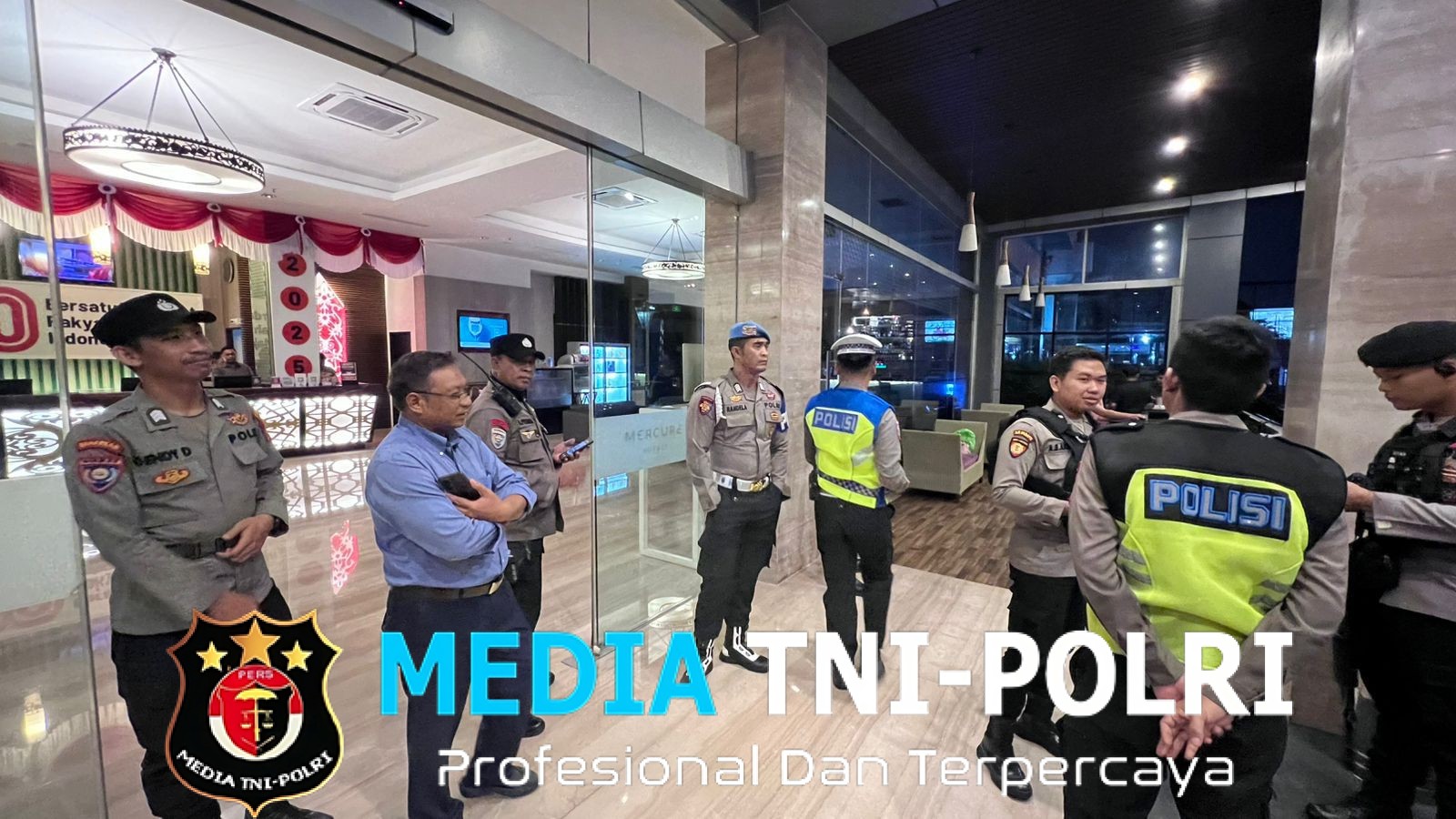 Patroli Enggang Polresta Pontianak Amankan Kedatangan Delegasi Polis PDRM Serawak di Hotel Mercure