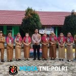 Jadi Pembina Upacara, Bhabinkamtibmas Polsek Seputih Banyak Ajak Siswa SDN 1 Sri Basuki Bijak Gunakan Gadget