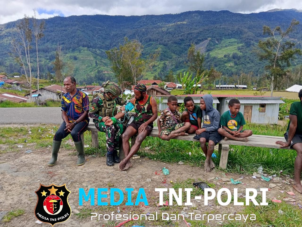 Safari Honai Satgas Yonif 700/WYC di Kampung Yauria, Sentuhan Kemanusiaan di Tanah Baru