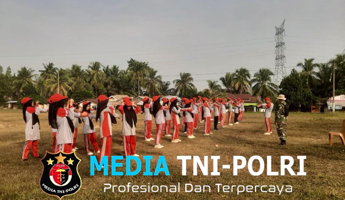 Semangat Kemerdekaan! Babinsa Latih Paskibraka Tabir Lintas Sambut HUT RI ke-80