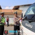 Polantas Wonogiri Bagikan Bendera Merah Putih, Gaungkan Semangat Kemerdekaan RI Ke-80