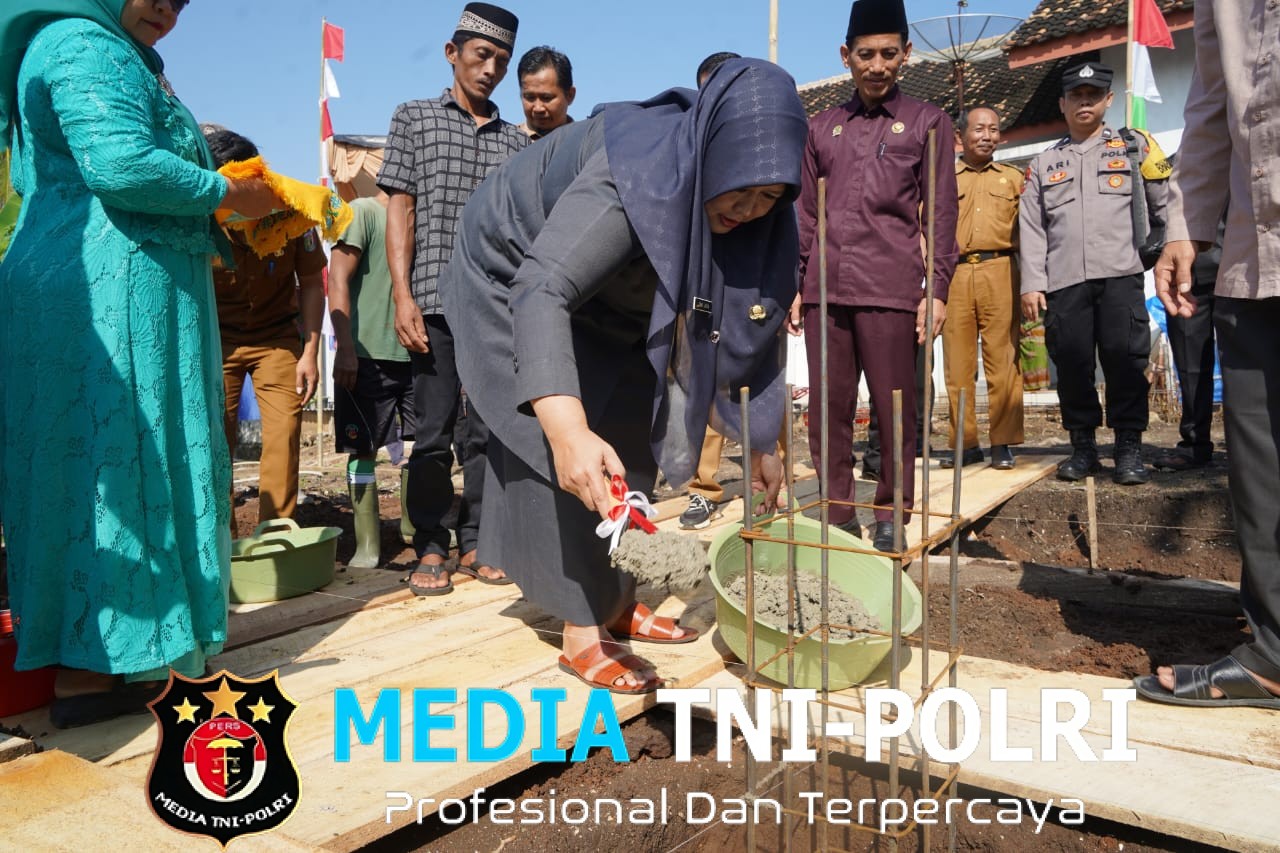 Wakil Bupati Pringsewu Umi Laila, Letakkan Batu Pertama Pembangunan Mushola Al-Muttaqin Panutan