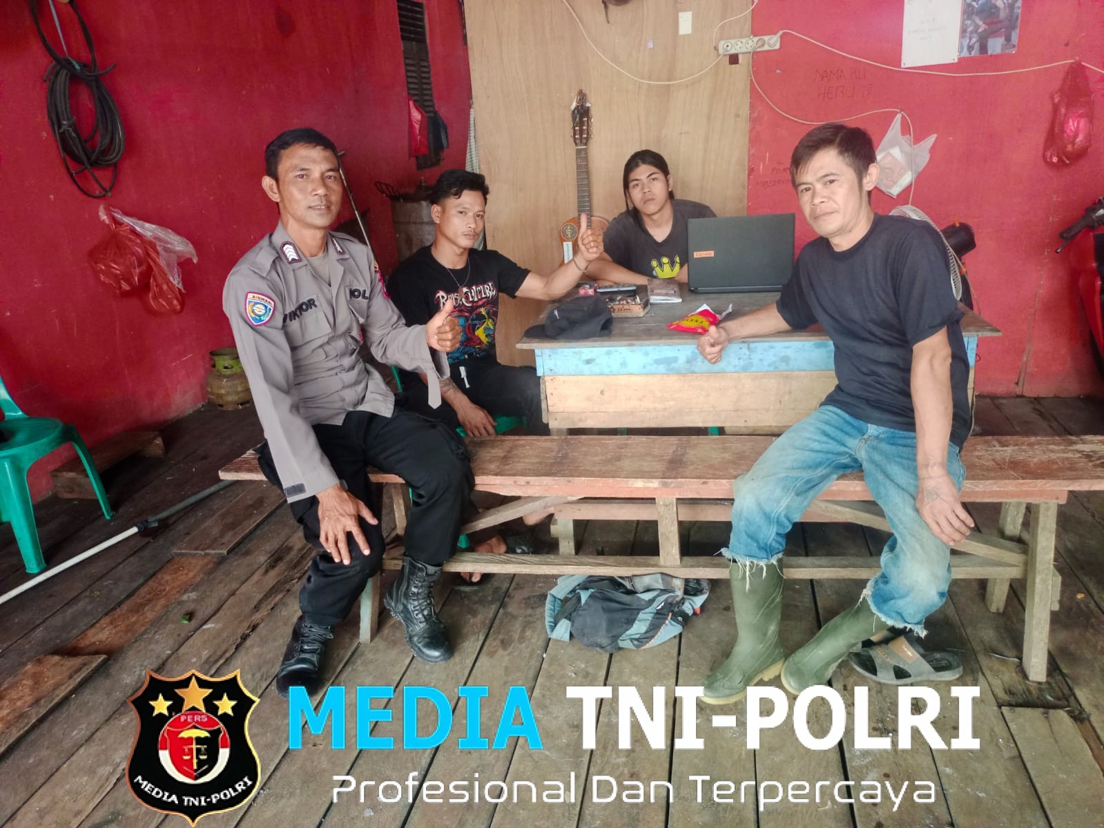 Dialogis Bersama Warga Masyarakat Menjadi Bagian Dalam Patroli Anggota Polsubsektor Jelimpo