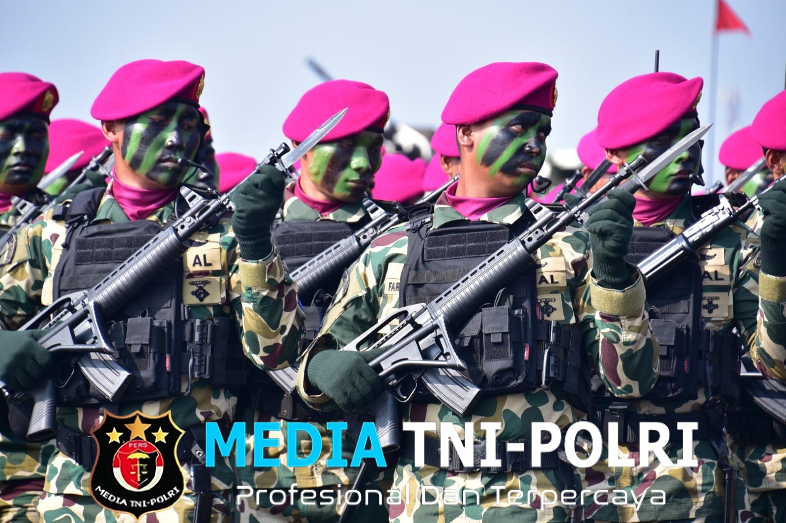 Prajurit Pasmar 1 Tampilkan Disiplin Tinggi Saat Geladi Upacara Kehormatan Militer