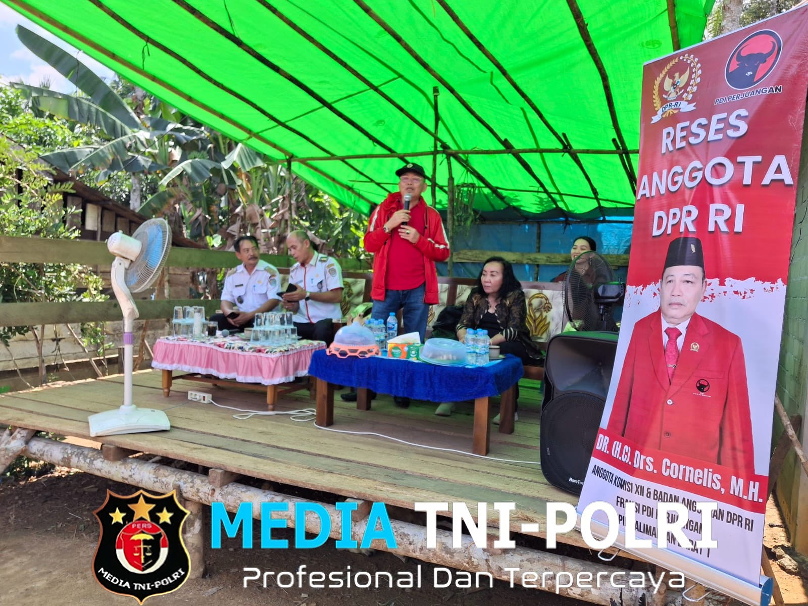 Kapolsek Sengah Temila Hadiri Kegiatan Reses Anggota Komisi XII DPR RI di Desa Senakin