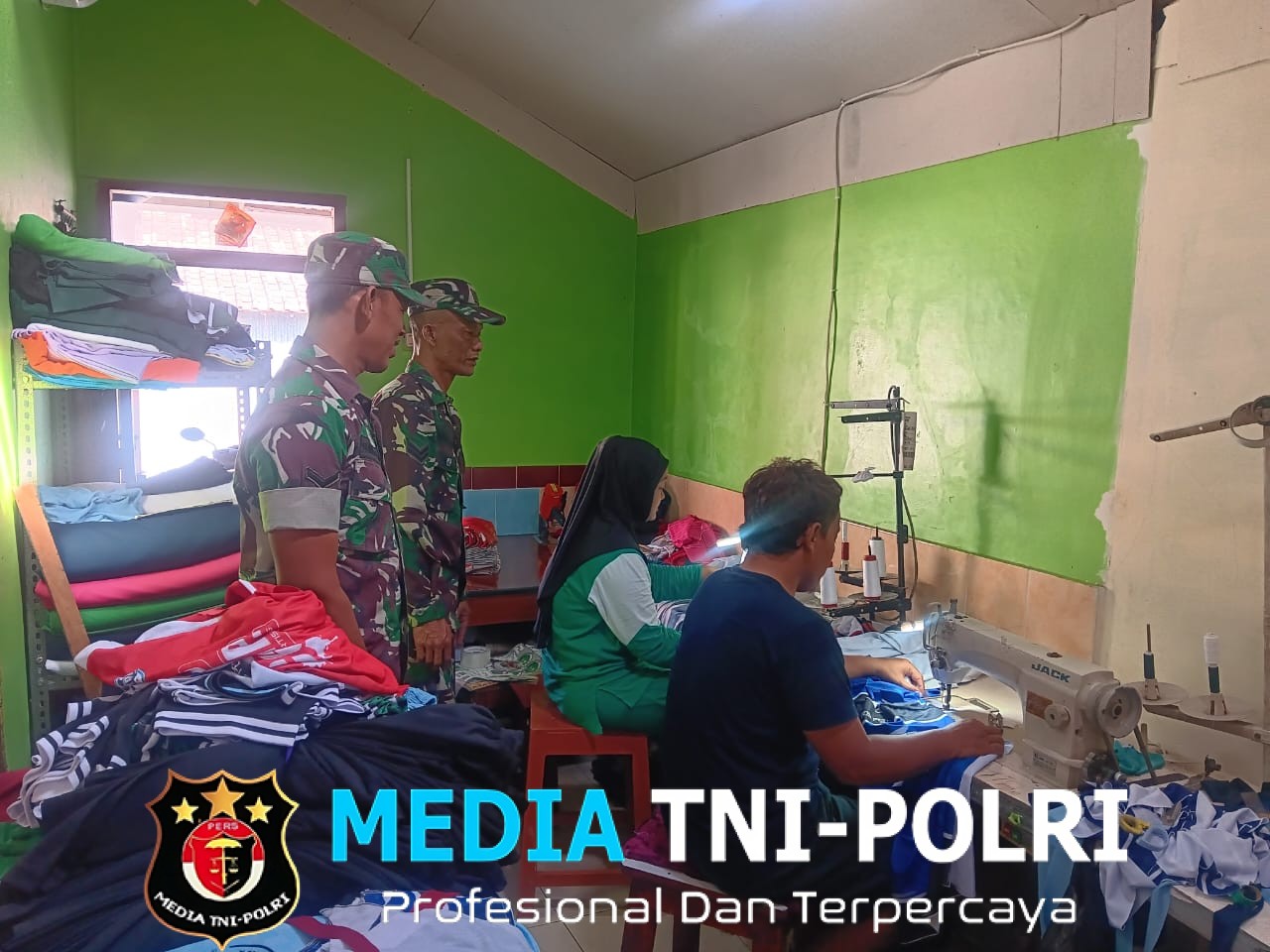 Babinsa Cek UMKM Konveksi Kaos, Dorong Peningkatan Kualitas dan Produktivitas