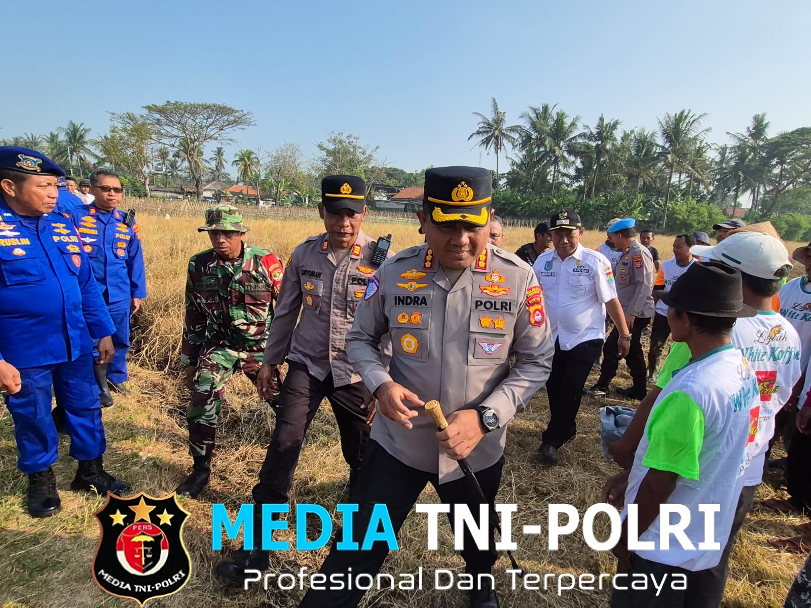 Kapolsek Kronjo Dampingi Kapolresta Tangerang dalam Kegiatan Penanaman Jagung Serentak di Desa Pasilian