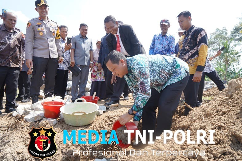 Bupati Pringsewu Riyanto Pamungkas Letakkan Batu Pertama Pembangunan Gereja HKBP Podosari