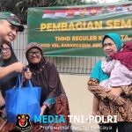 Kunjungi TMMD Reguler Ke-125 Kodim 0735/Surakarta, Ketua Tim Wasev Mabes TNI Berikan Bantuan Sembako Kepada Warga