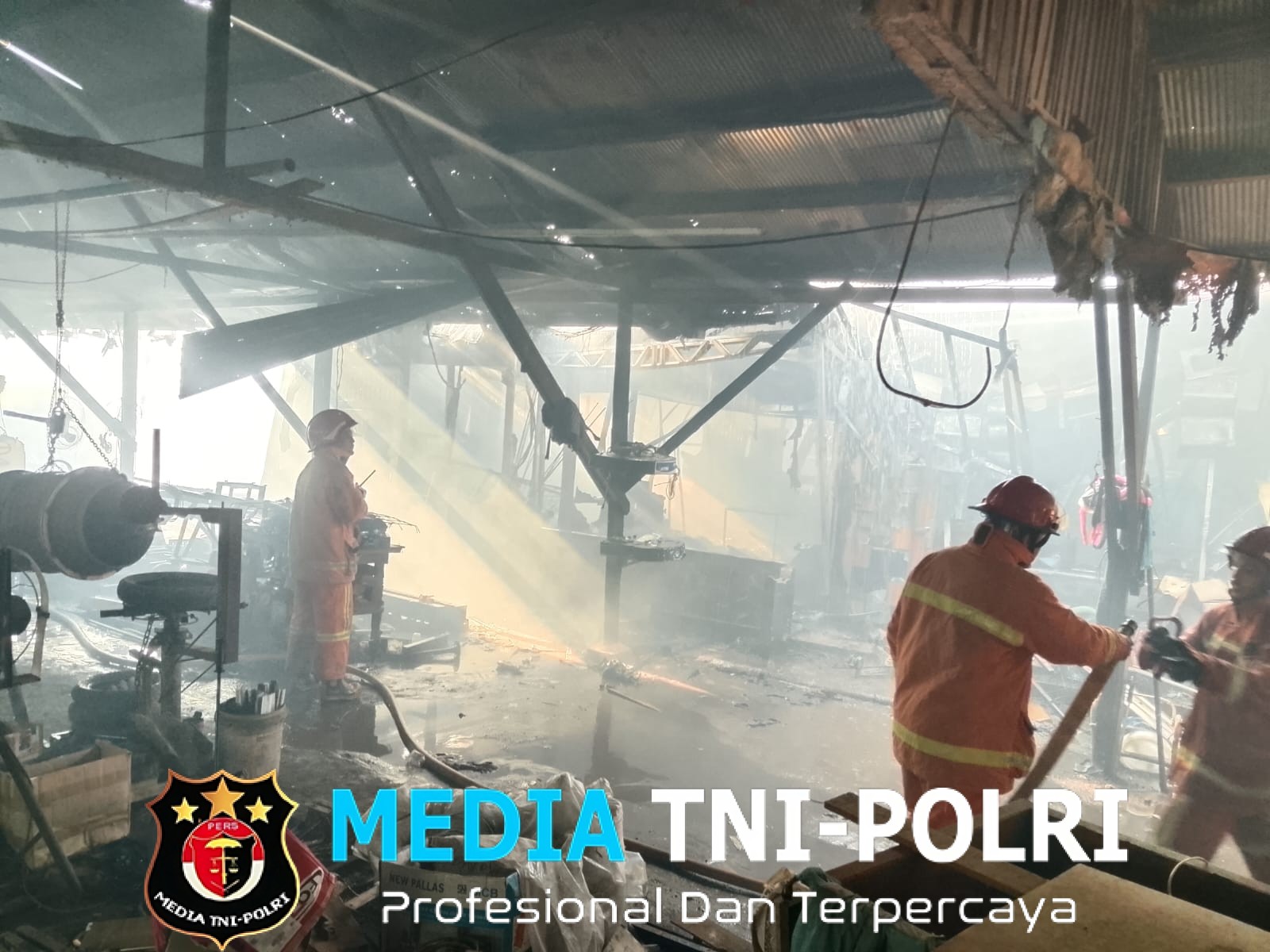 Kebakaran di Jalan Cilik Riwut Hanguskan Barak Dua Pintu, dan Kediaman Bos Kaca dan Meubel