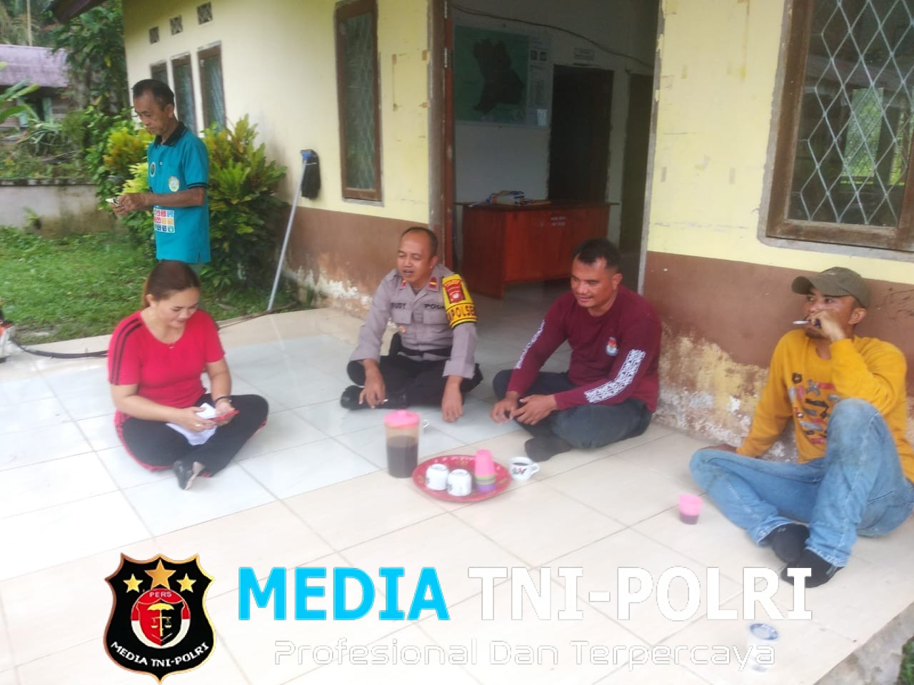 Kapolsek Sebangki Sambangi Kantor Desa, Disambut Hangat oleh Sekdes