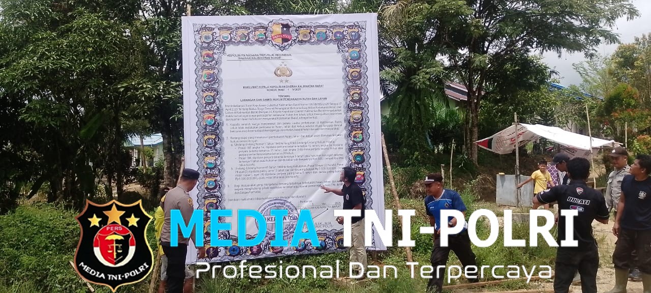 Stop Karhutla! Polsek Air Besar Pasang Baliho Himbauan di Titik Strategis
