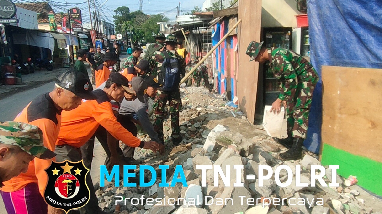 Memasuki Hari Ke-18, Satgas TMMD Reguler Ke-125 Kodim 0735/Surakarta Bahu-membahu Kebut Sasaran Fisik Perbaikan Saluran Air