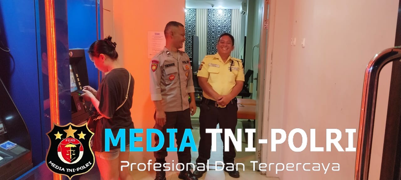 Patroli Malam, Polsek Sengah Temila Ajak Warga dan Satpam Bank Tingkatkan Kewaspadaan