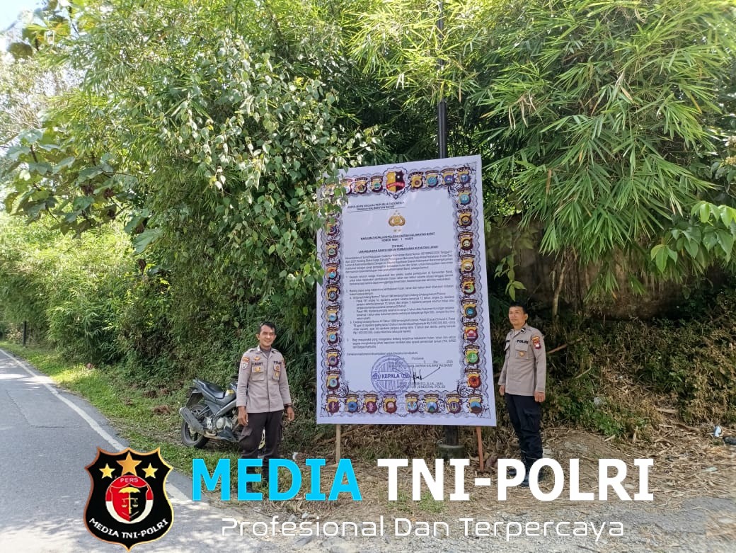 Polsek Menjalin serukan Pencegahan Karhutla dengan pemasaran banner Maklumat Kapolda Kalbar