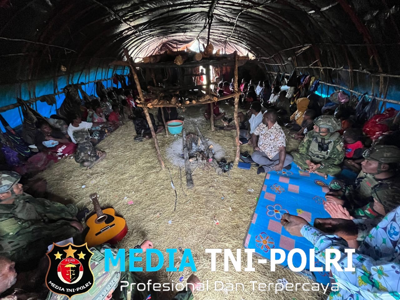 Satgas Yonif 700/WYC Gelar Minggu Kasih di Pengungsian Kampung Eronggobak