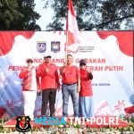 Ditjen Polpum Kemendagri dan Pemkot Depok Bagikan Ribuan Bendera Merah Putih kepada Warga