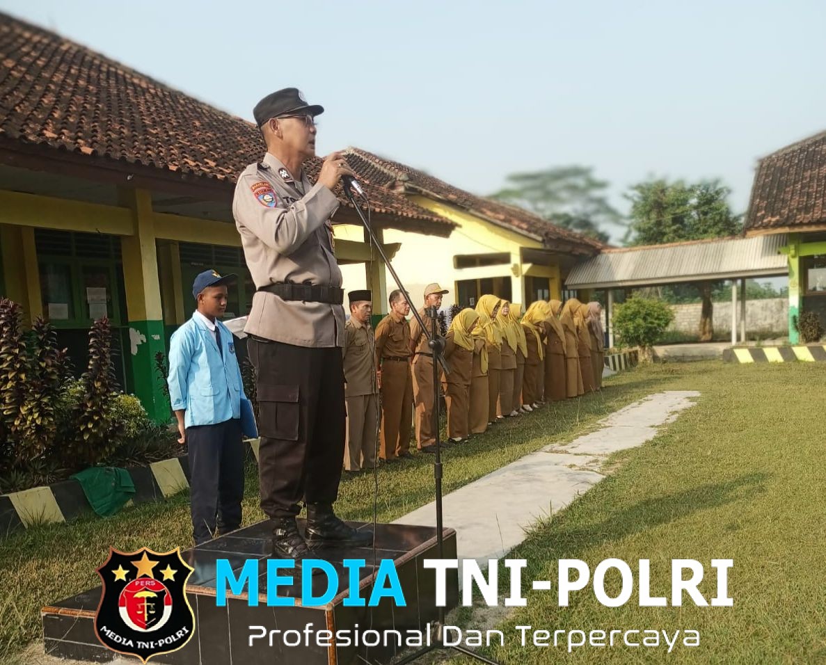 Polsek Seputih Banyak Gelar Pembinaan Pelajar Melalui Upacara Bendera di SMPN 1 Way Seputih