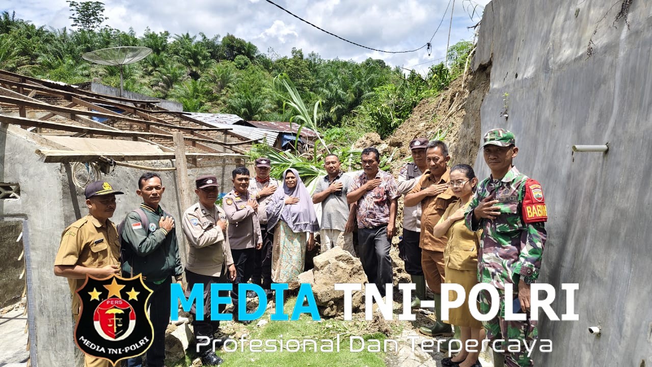 Polsek Serbelawan Polres Simalungun Sigap Tangani Tanah Longsor, Evakuasi 3 Rumah Warga Terdampak