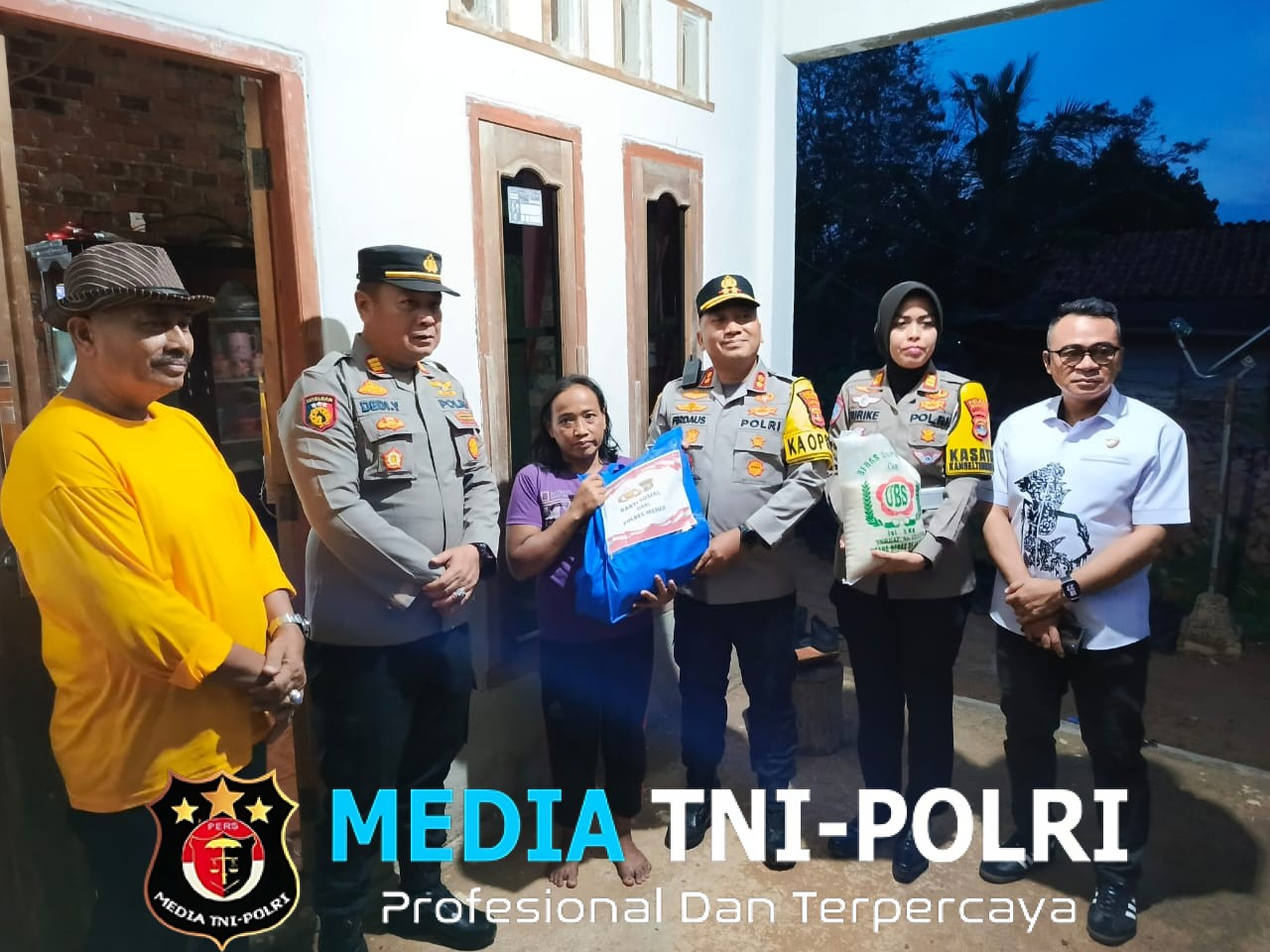 Kapolres Mesuji Kunjungi Korban Terdampak Bencana Alam Puting Beliung di Desa Jaya Sakti