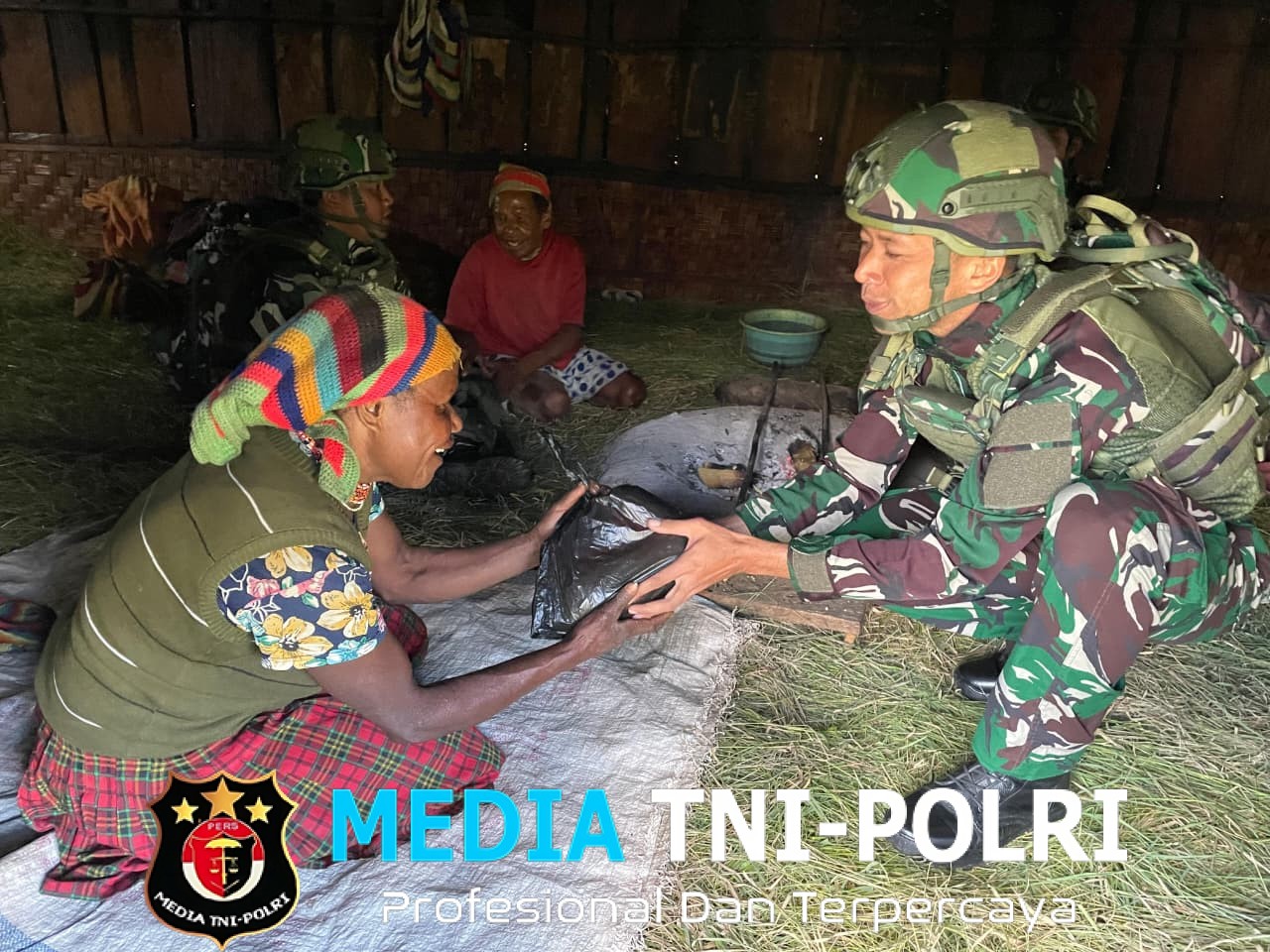 Senyum Dan Sapa Papuaku Satgas Yonif 521/DY Saat Berkunjung Ke Kampung Bolakme